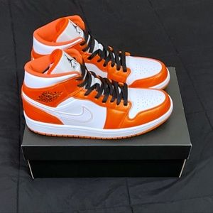 AJ1 Mid SE  “Electro Orange” Sneakers